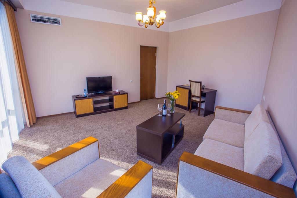 Ani Hotel 4*