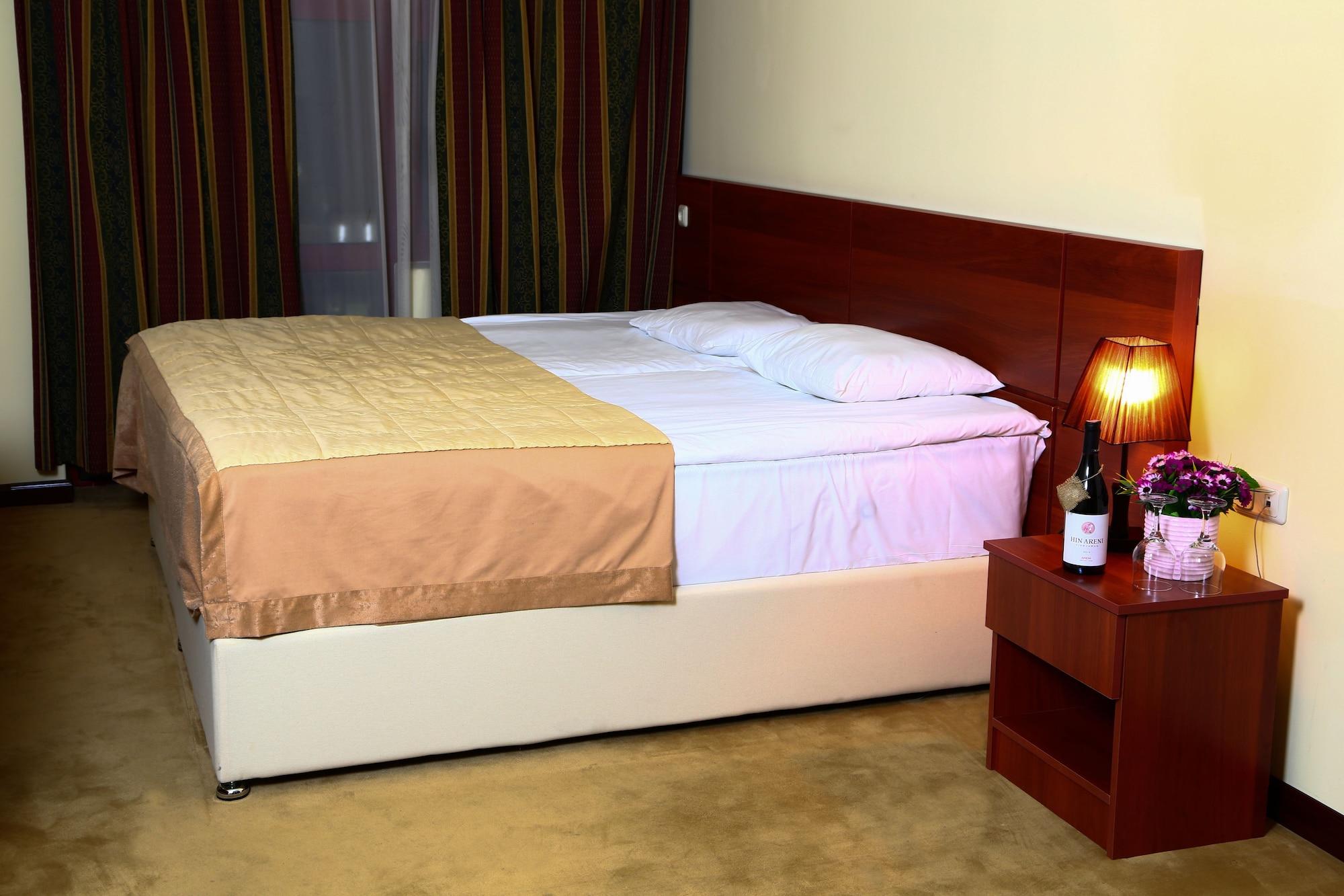 Ani Hotel