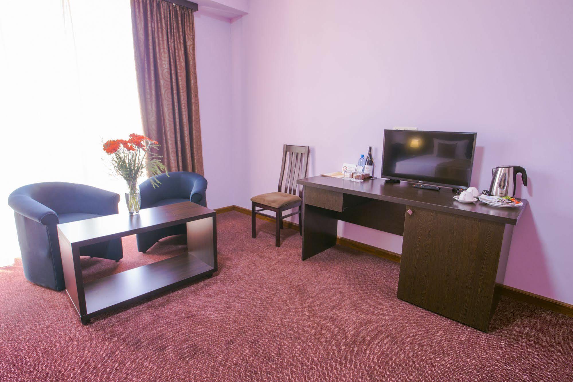 Ani Hotel