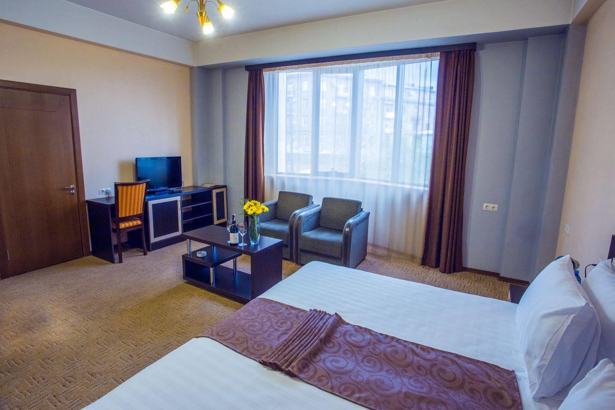 Ani Hotel 4*