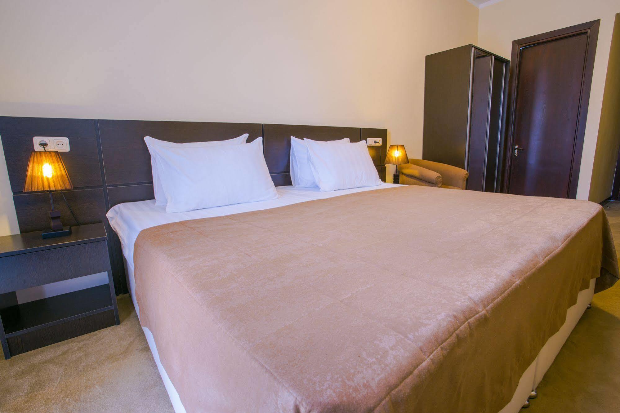 Ani Hotel 4*